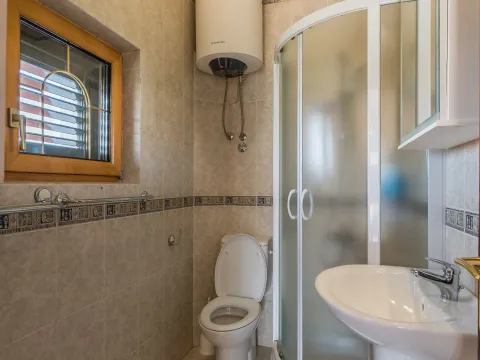 Izdavanje, kuća, 370m², Zabjelo, Podgorica - image 34