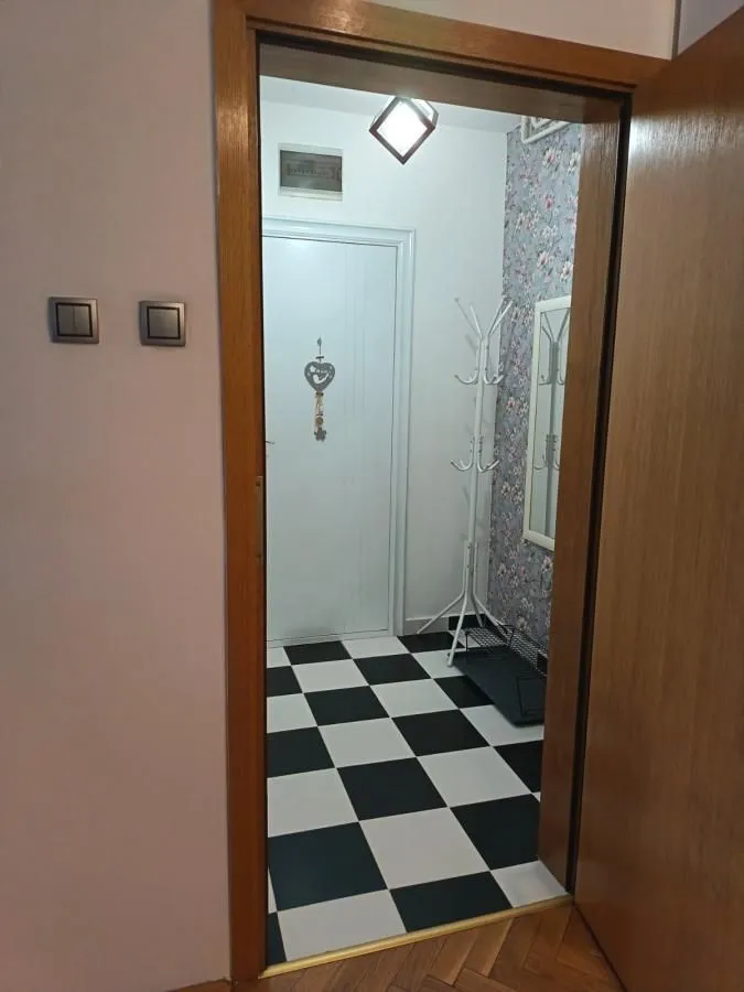 Prodaja, dvosoban stan, 61m², Cara Dušana, Novi Sad Sve Podlokacije