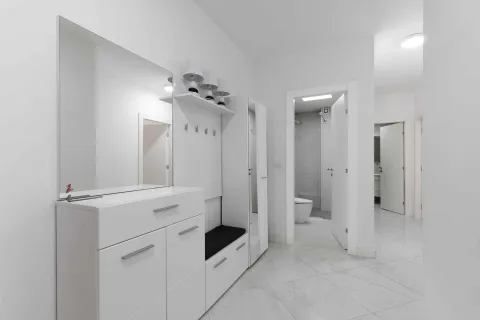 Sale, three bedroom apartment, 95m², Budva, Crna Gora - image 16