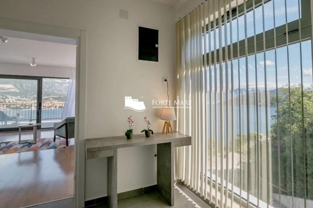 Prodaja, kuća, 236m², Njivice, Herceg Novi