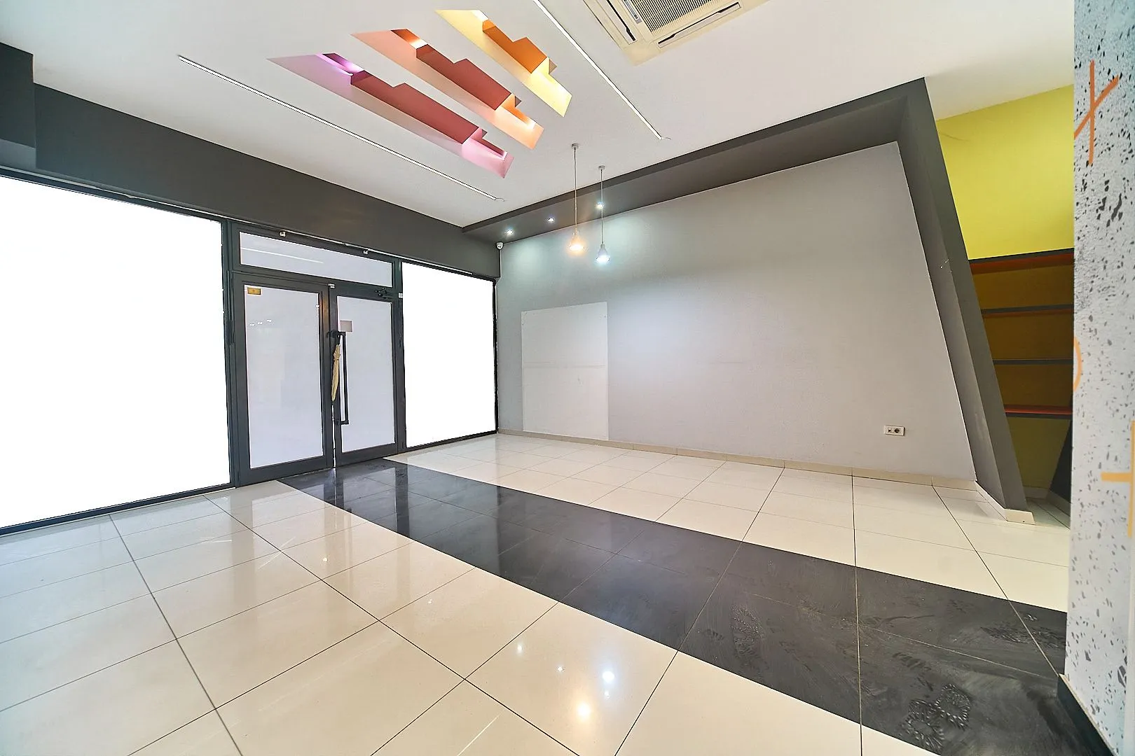 Rent, office space, 223m², Momišići, Podgorica