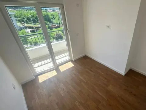 Izdavanje, dvosoban stan, 72m², Zagorič, Podgorica - image 4