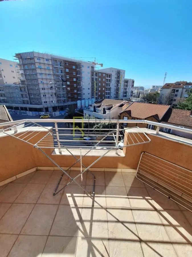 Prodaja, trosoban stan, 87m², Stari Aerodrom, Podgorica