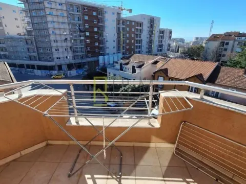 Prodaja, trosoban stan, 87m², Stari Aerodrom, Podgorica - image 12