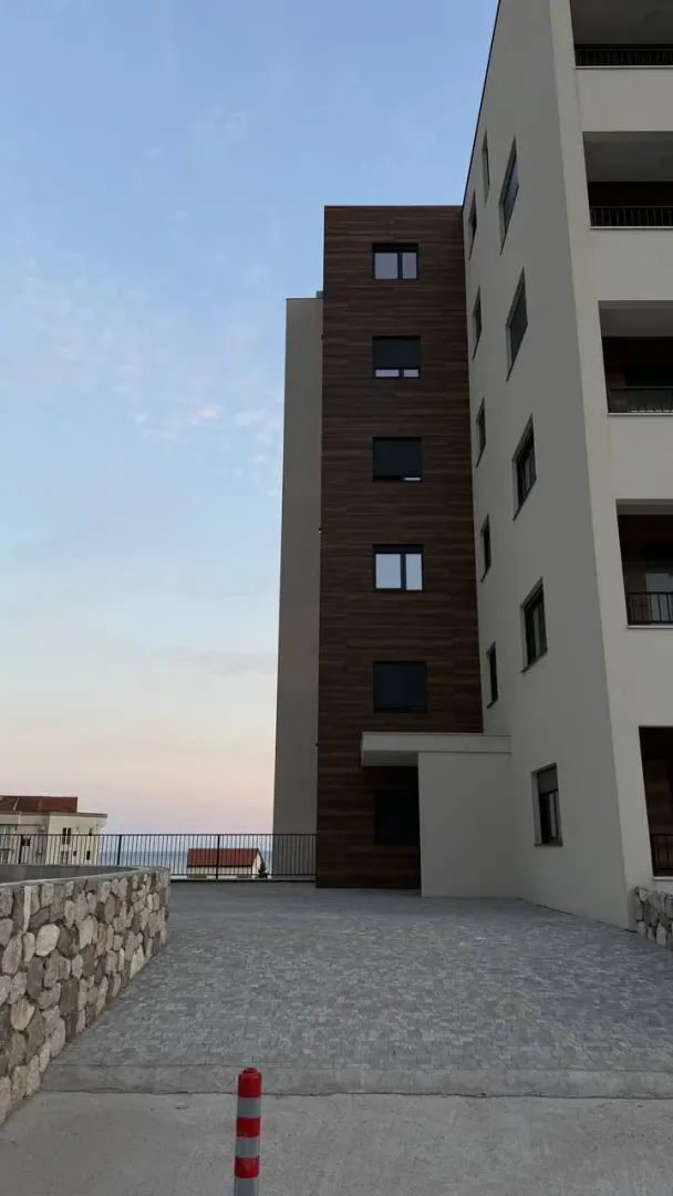 Rent, one bedroom apartment, 43m², Bečići, Budva
