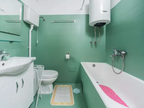 Izdavanje, trosoban stan, 103m², Dobrota, Kotor - image 7