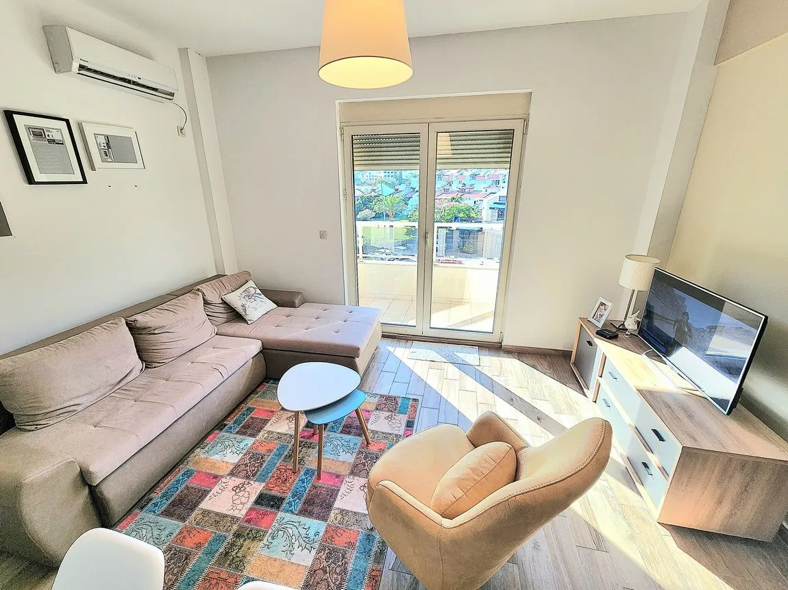 Rent, one bedroom apartment, 53m², Centar, Budva