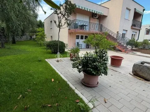 Rent, four bedroom apartment, 130m², Gorica C, Podgorica - image 12