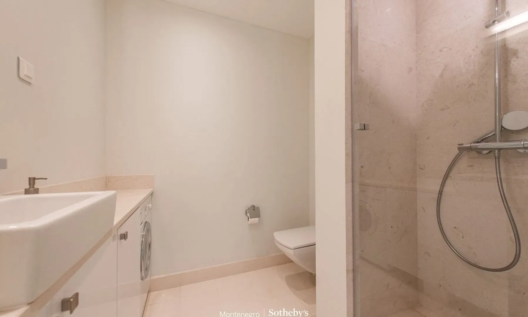 Izdavanje, dvosoban stan, 148m², Porto Montenegro, Tivat