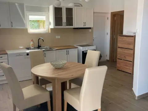 Izdavanje, kuća, 50m², Škaljari, Kotor - image 10