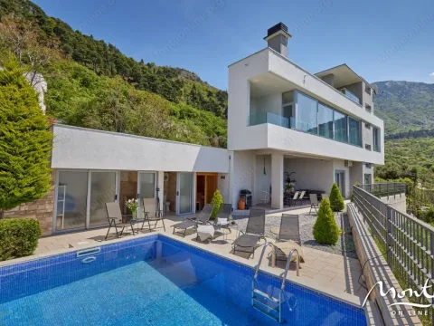 Prodaja, kuća, 220m², Tivat, Crna Gora - image 1