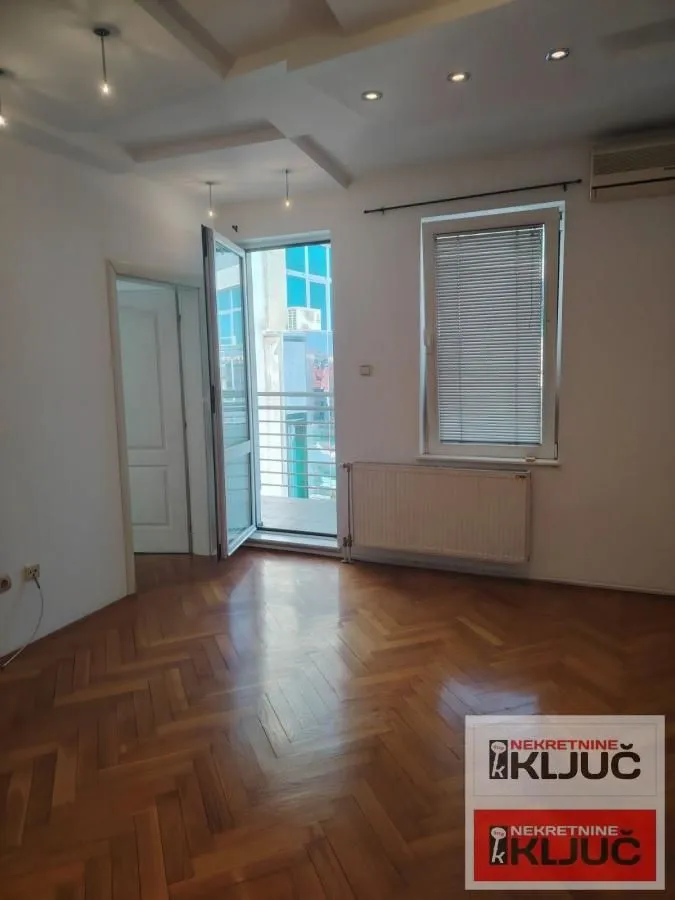 Prodaja, dvosoban stan, 46m², Bulevar Oslobodjenja, Novi Sad Sve Podlokacije