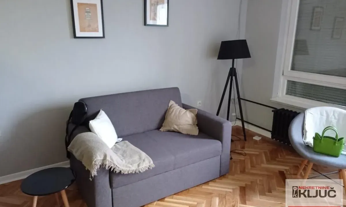 Izdavanje, jednosoban stan, 43m², Bulevar Oslobodjenja, Novi Sad Sve Podlokacije