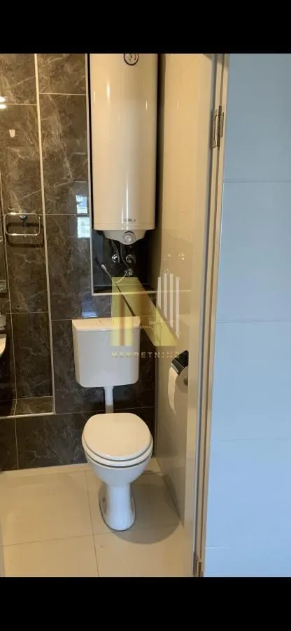 Izdavanje, trosoban stan, 93m², Centar, Novi Sad