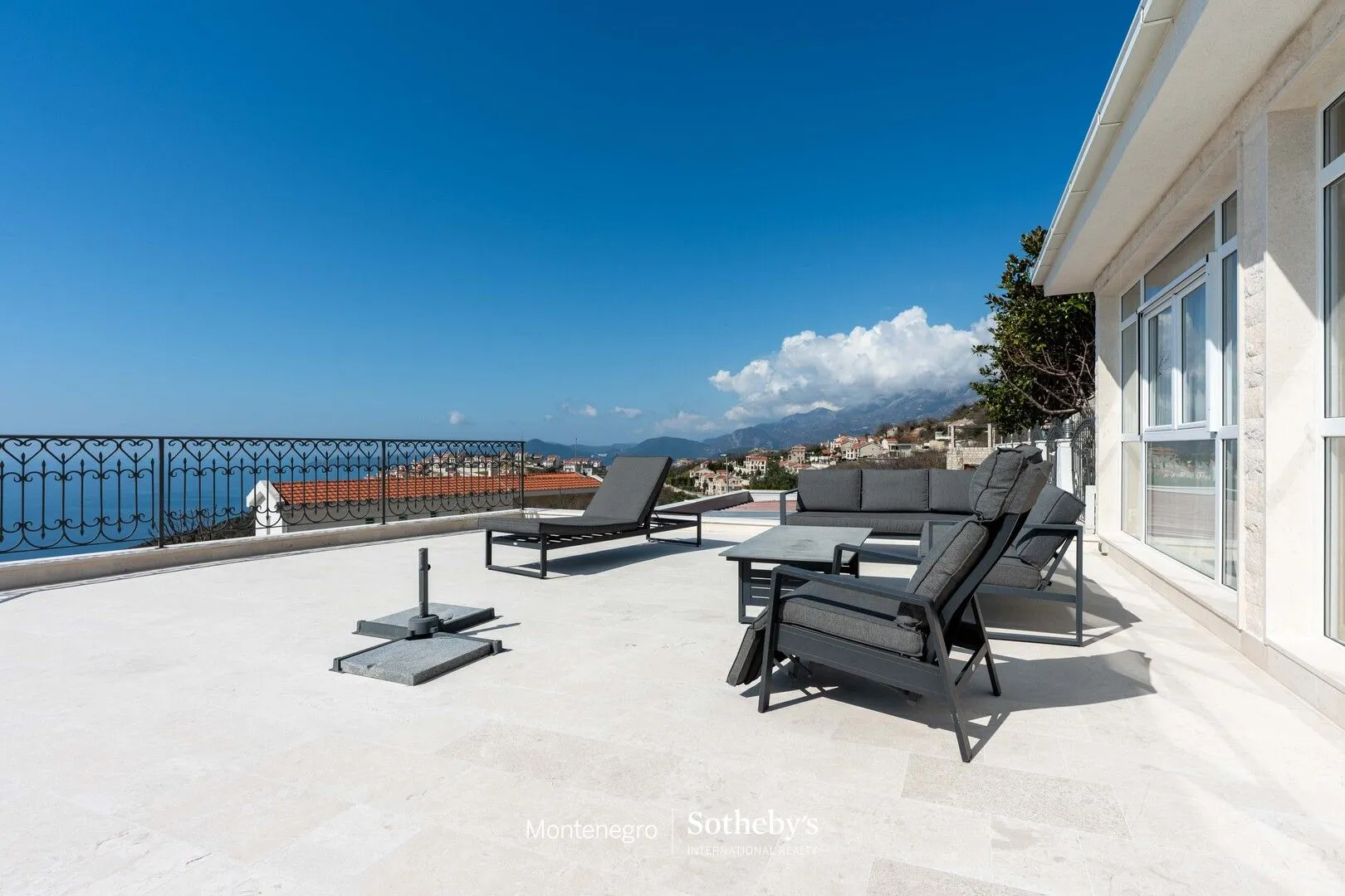 Sale, house, 410m², Blizikuće, Budva