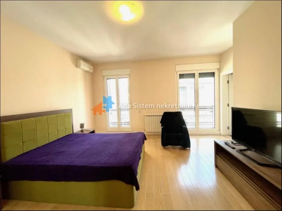Izdavanje, četvorosoban stan, 190m², Neimar, Vračar Sve Podlokacije