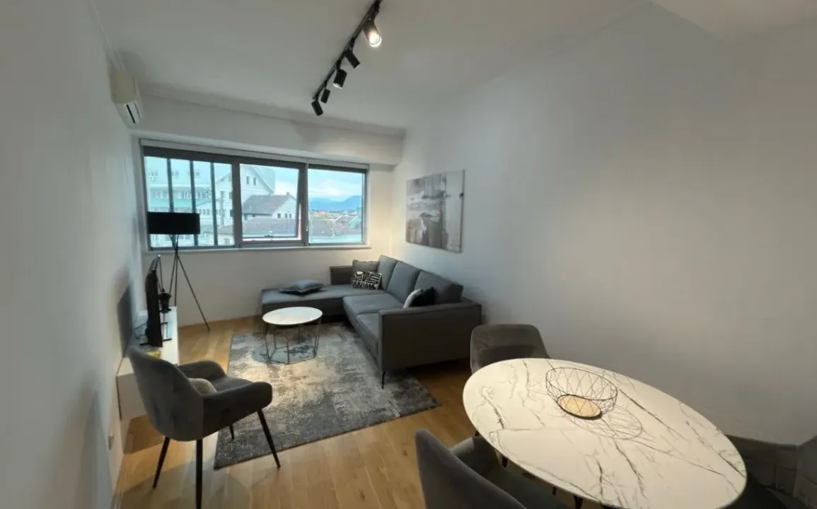 Izdavanje, jednosoban stan, 55m², Centar, Podgorica