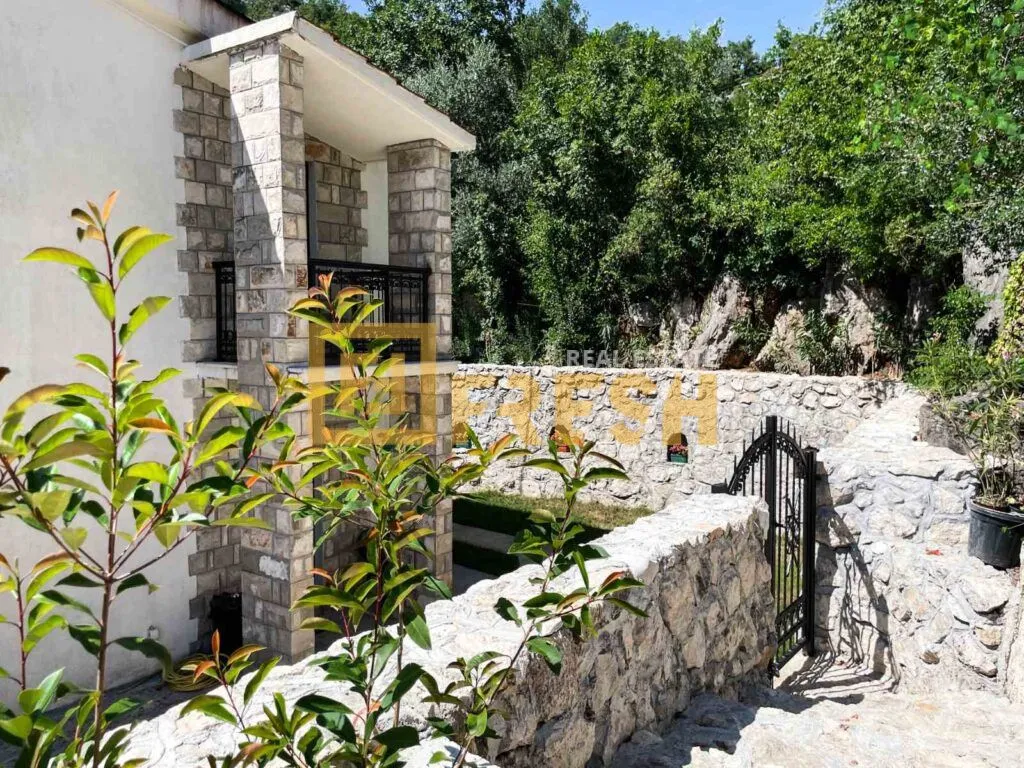 Rent, house, 96m², Cetinje, Crna Gora