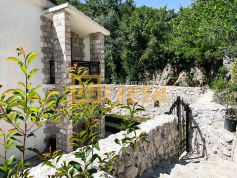 Rent, house, 96m², Cetinje, Crna Gora - image 2