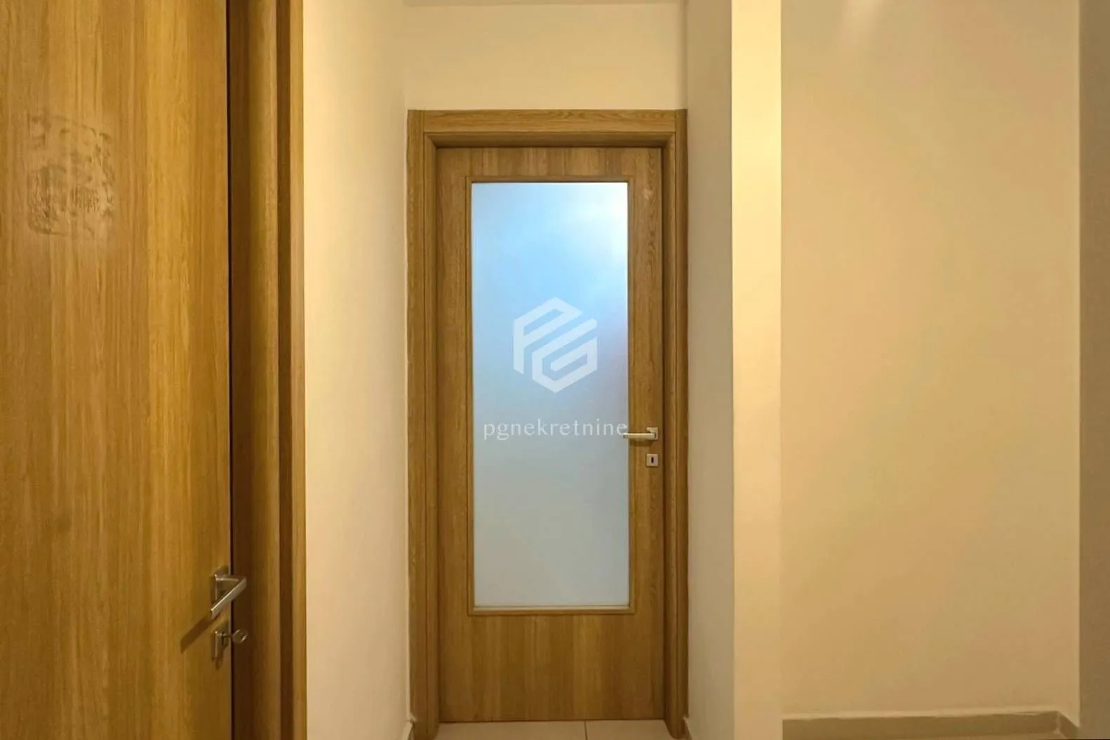 Izdavanje, dvosoban stan, 69m², Ljubović, Podgorica