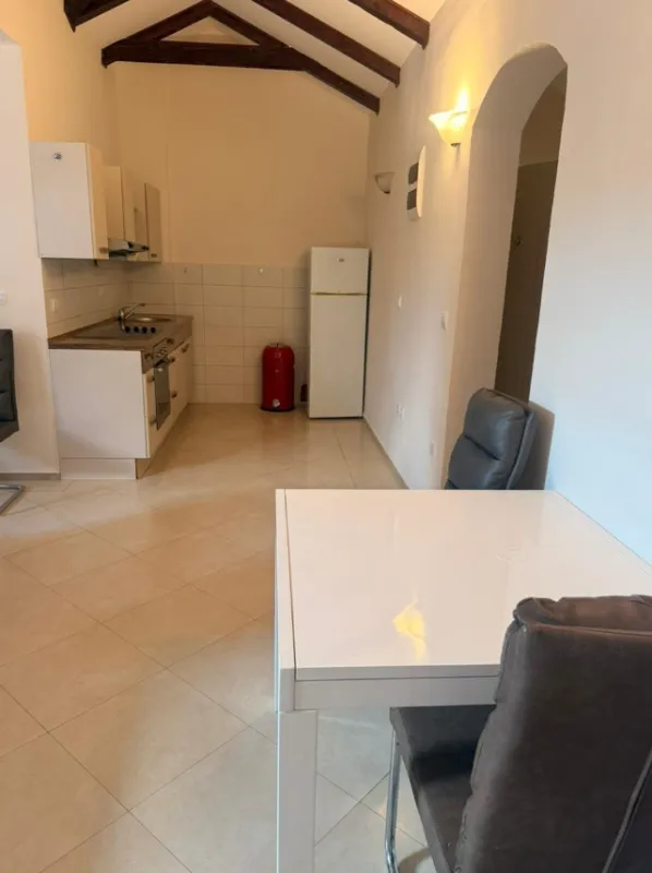 Prodaja, dvosoban stan, 92m², Bigova, Kotor