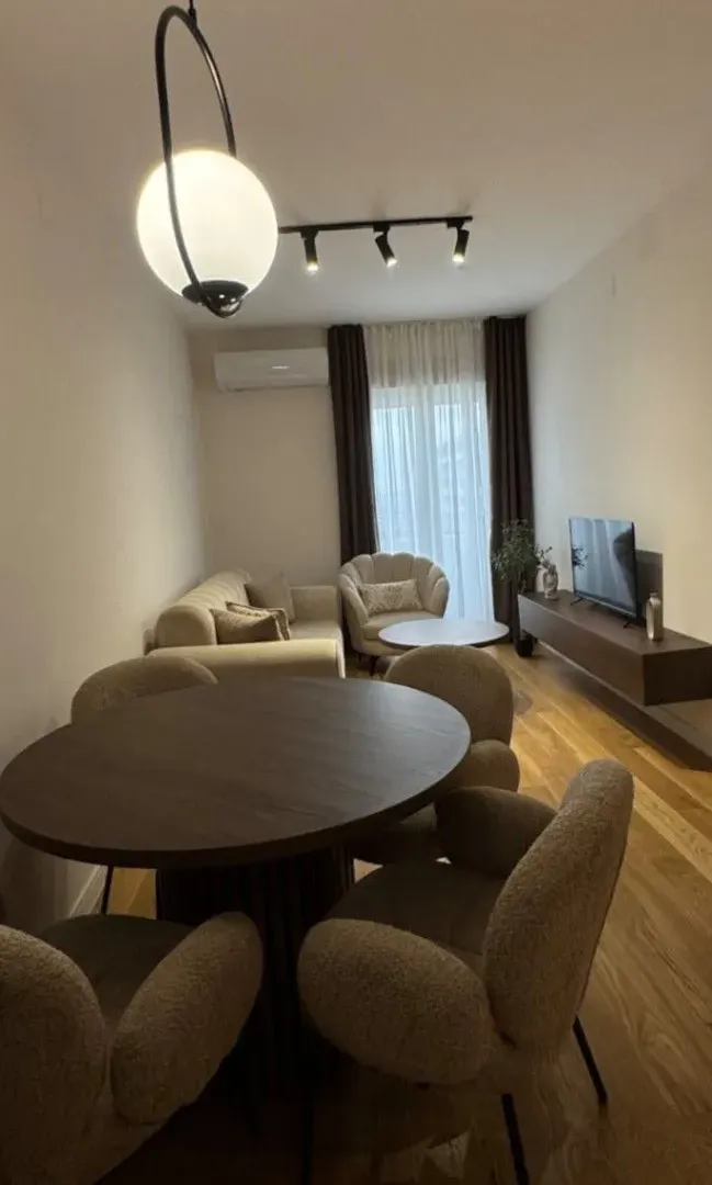 Izdavanje, jednosoban stan, 43m², Central Point, Podgorica