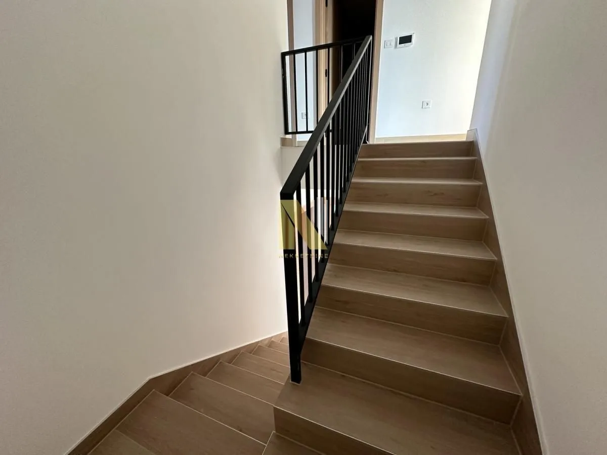 Prodaja, četvorosoban stan, 154m², Alibegovac, Petrovaradin