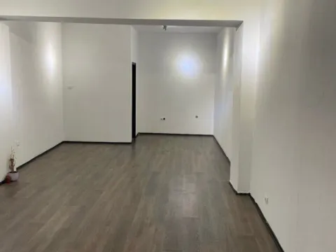 Izdavanje, poslovni prostor, 57m², Centar, Podgorica - image 3