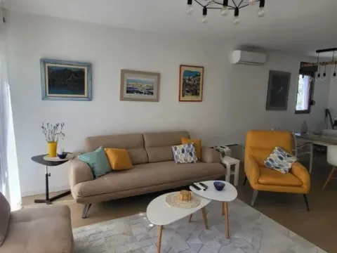 Rent, two bedroom apartment, 70m², Seljanovo, Tivat - image 3