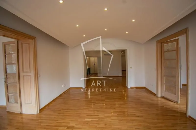 Sale, four bedroom apartment, 133m², Slavija, Vračar Sve Podlokacije