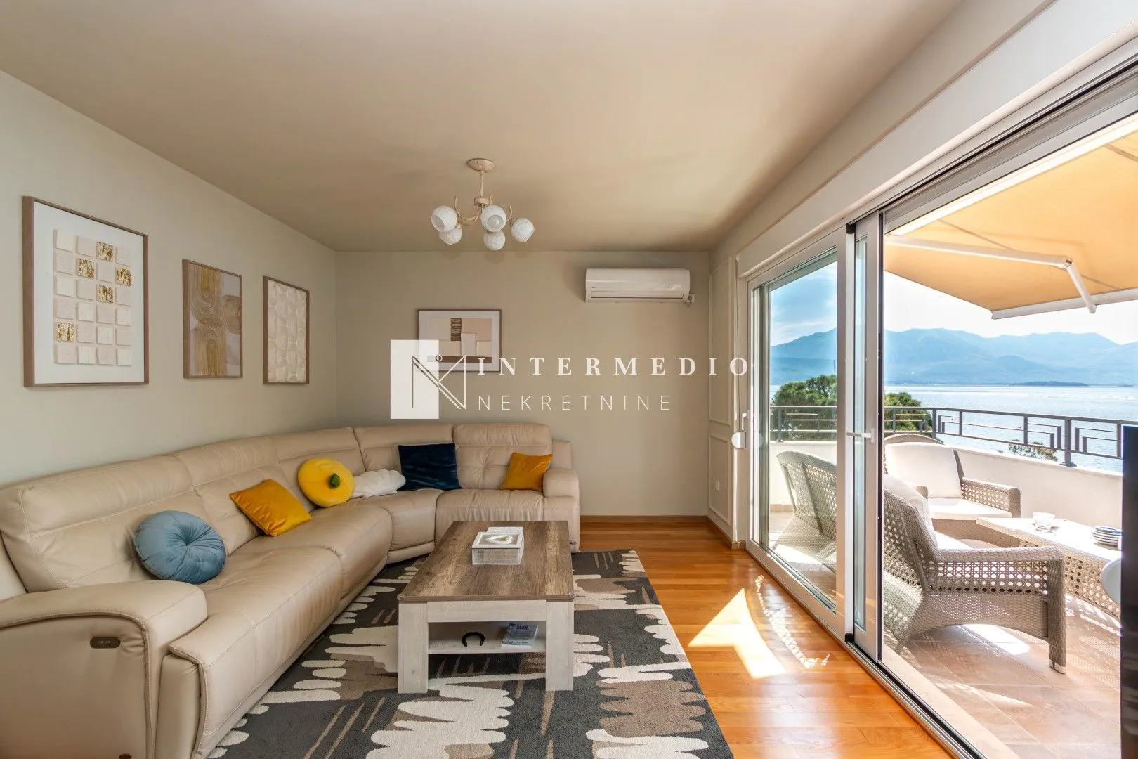Prodaja, dvosoban stan, 91m², Đenovići, Herceg Novi