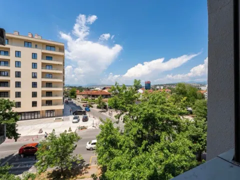 Izdavanje, dvosoban stan, 75m², Pejton, Podgorica - image 22