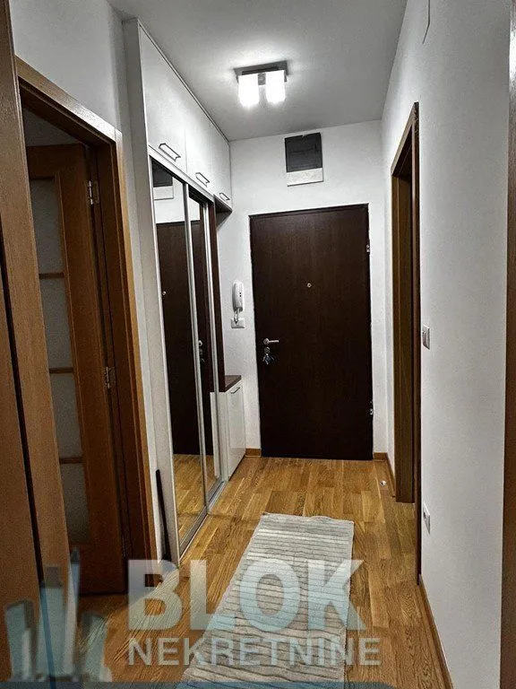 Izdavanje, jednosoban stan, 50m², City Kvart, Podgorica