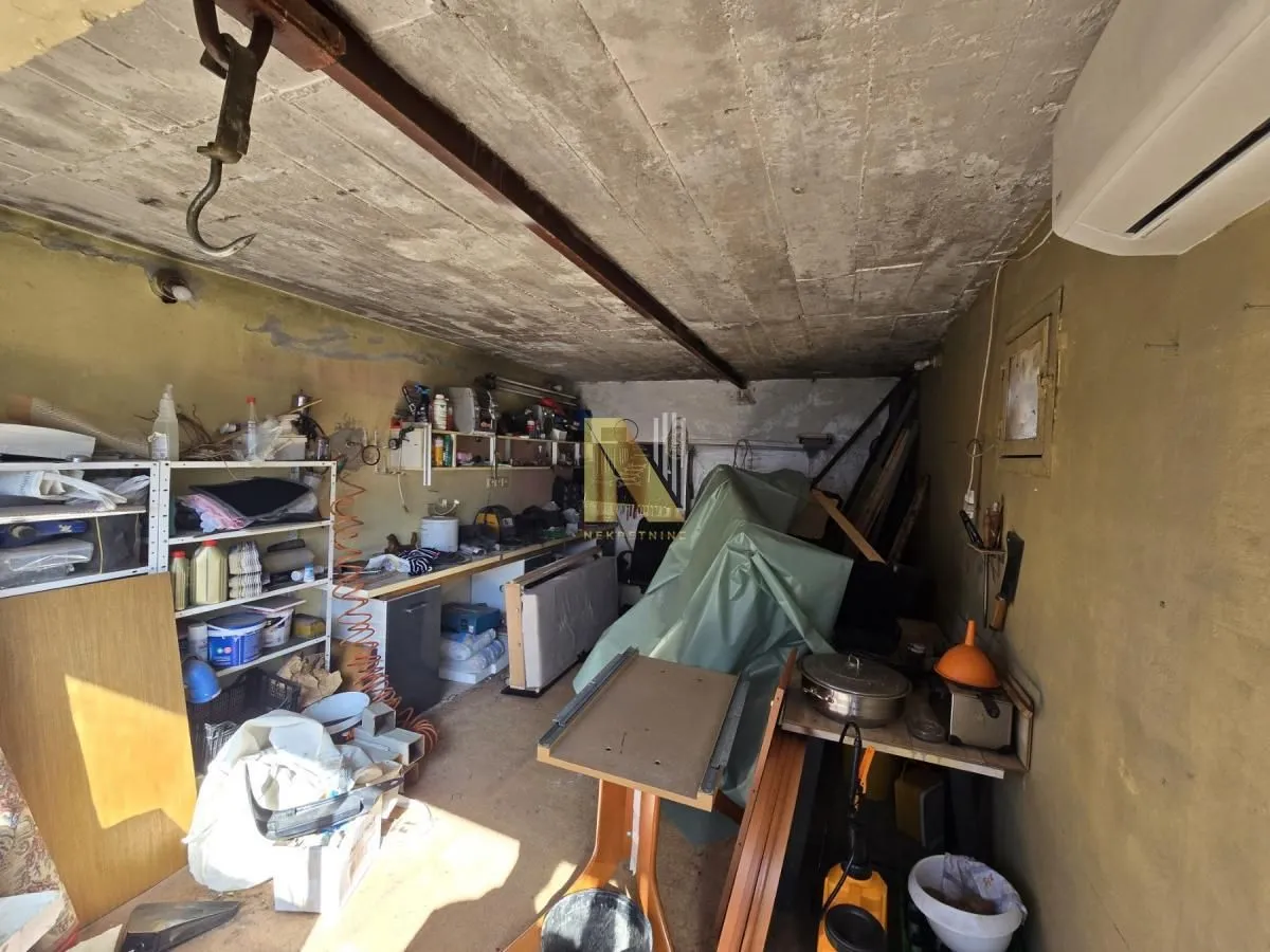 Prodaja, kuća, 203m², Salajka, Novi Sad Sve Podlokacije