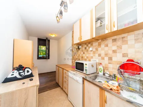 Izdavanje, poslovni prostor, 80m², Blok 5, Podgorica - image 10