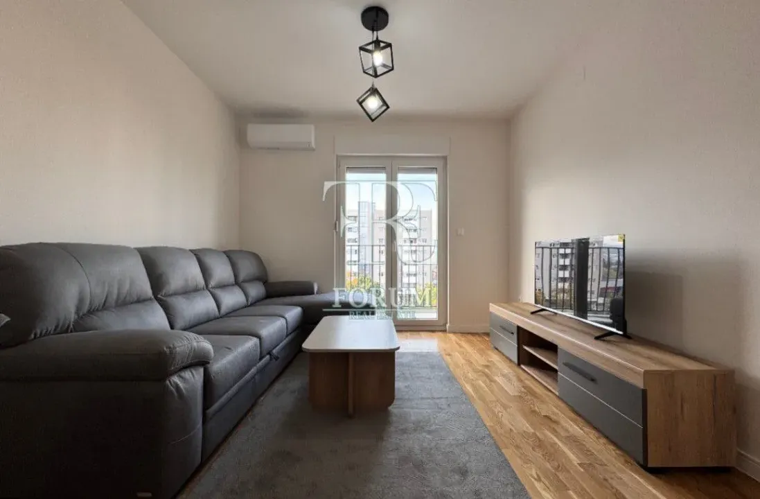 Izdavanje, jednosoban stan, 40m², Pobrežje, Podgorica