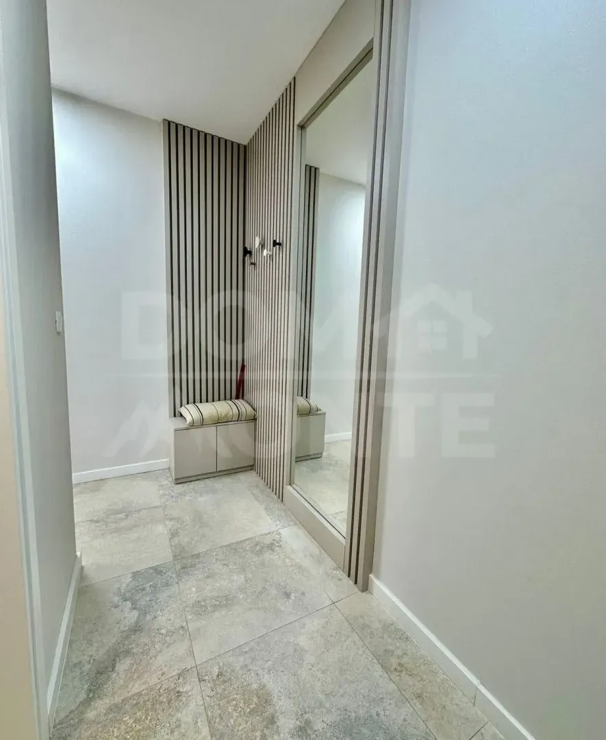 Izdavanje, dvosoban stan, 67m², Tivat, Crna Gora
