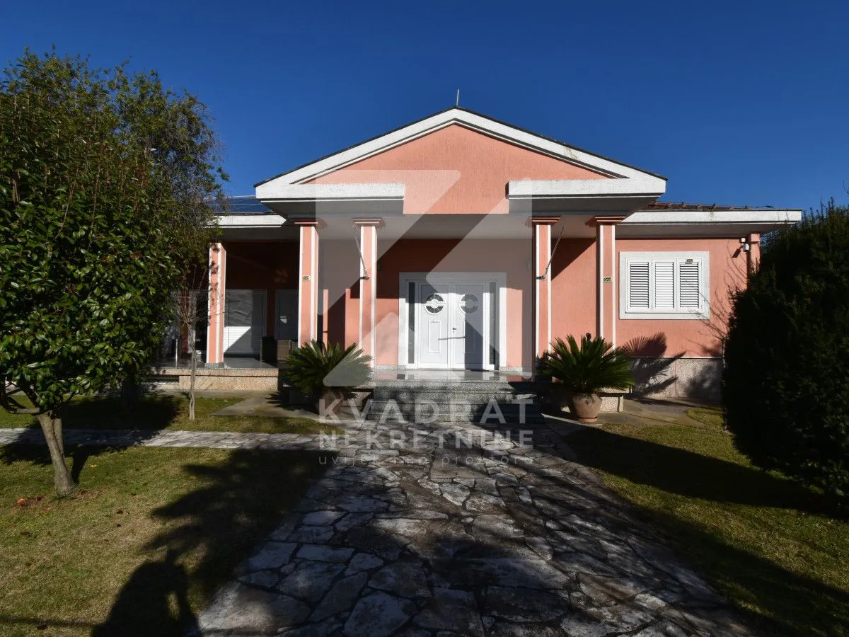 Izdavanje, kuća, 300m², Donja Gorica, Podgorica