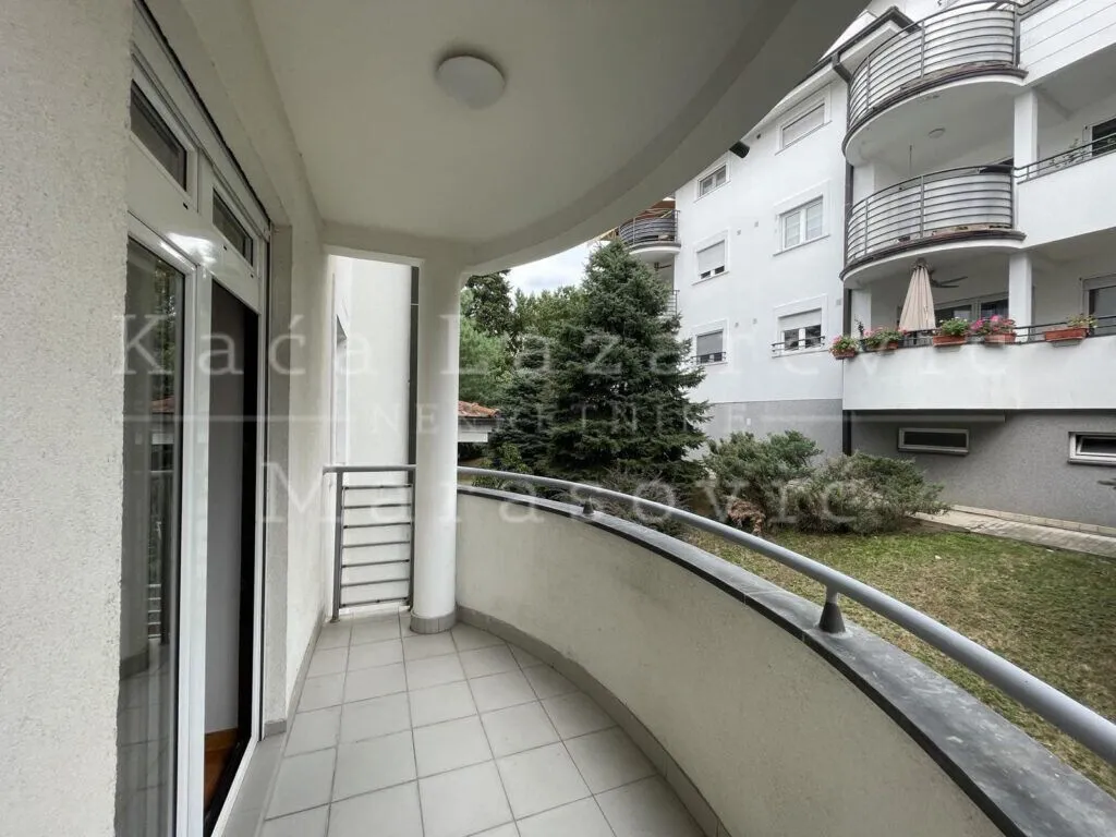 Izdavanje, trosoban stan, 126m², Savski Venac, Beograd