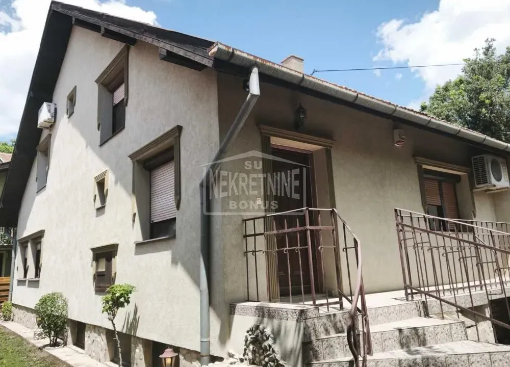 Prodaja, kuća, 190m², Novo Selo, Subotica