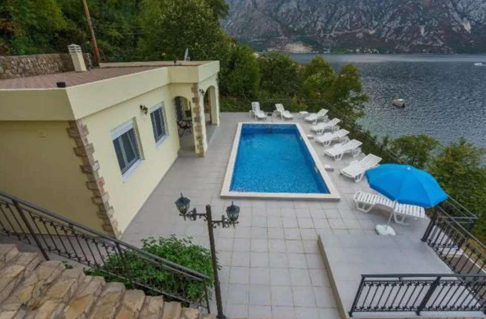 Prodaja, kuća, 358m², Kostanjica, Kotor