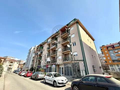 Izdavanje, jednosoban stan, 40m², Kod Big Fashion-a, Podgorica - image 12