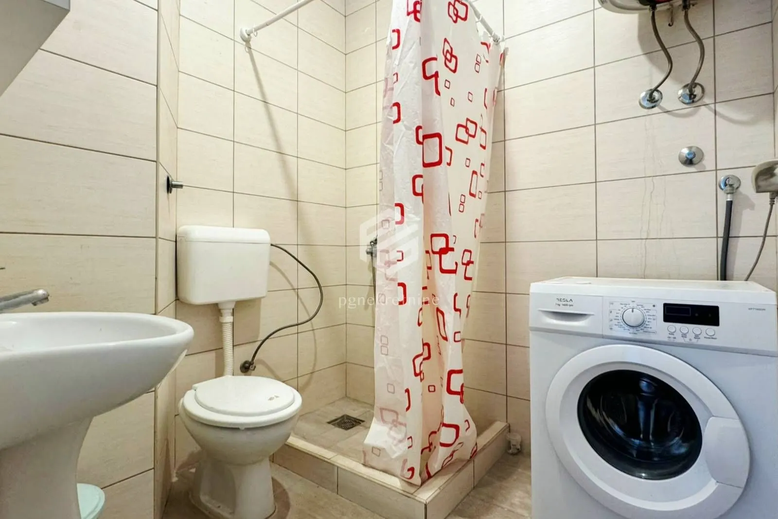Izdavanje, dvosoban stan, 61m², Momišići, Podgorica