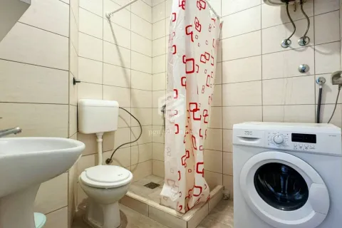 Izdavanje, dvosoban stan, 61m², Momišići, Podgorica - image 14