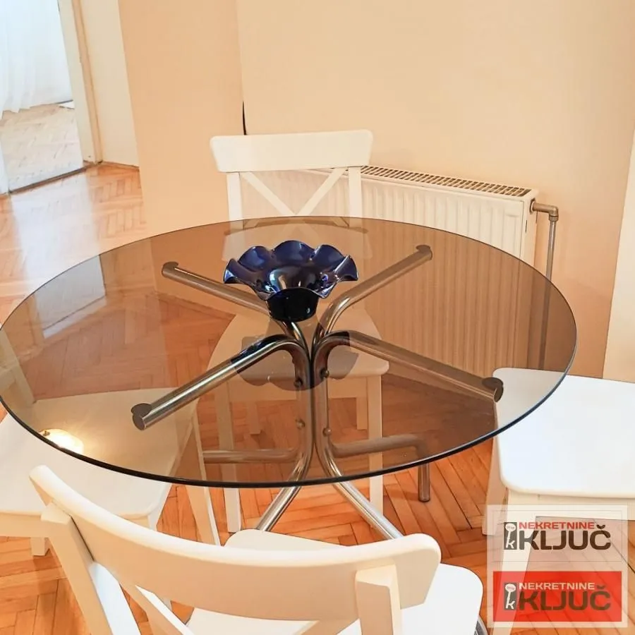 Izdavanje, trosoban stan, 75m², Centar, Novi Sad