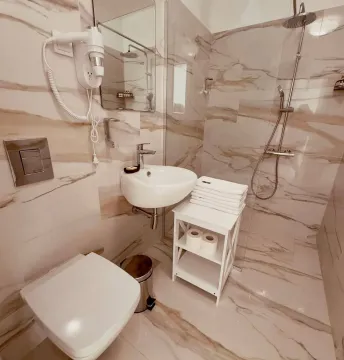 Rent, one bedroom apartment, 53m², Bečići, Budva - image 7