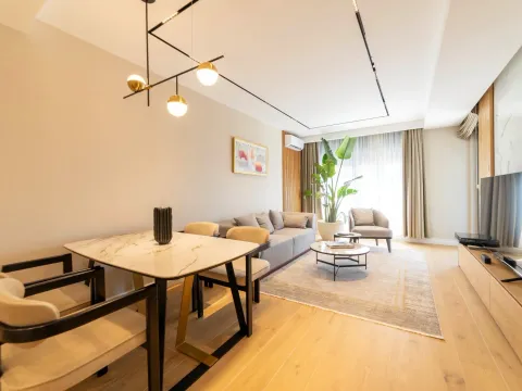 Izdavanje, trosoban stan, 85m², Tivat, Crna Gora - image 4