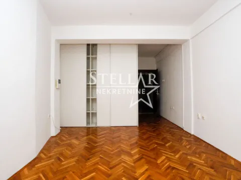 Izdavanje, poslovni prostor, 36m², Centar, Podgorica - image 2