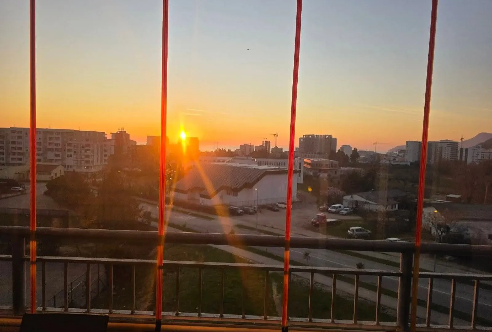 Izdavanje, dvosoban stan, 70m², Centar, Bar