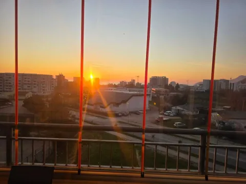 Izdavanje, dvosoban stan, 70m², Centar, Bar - image 1